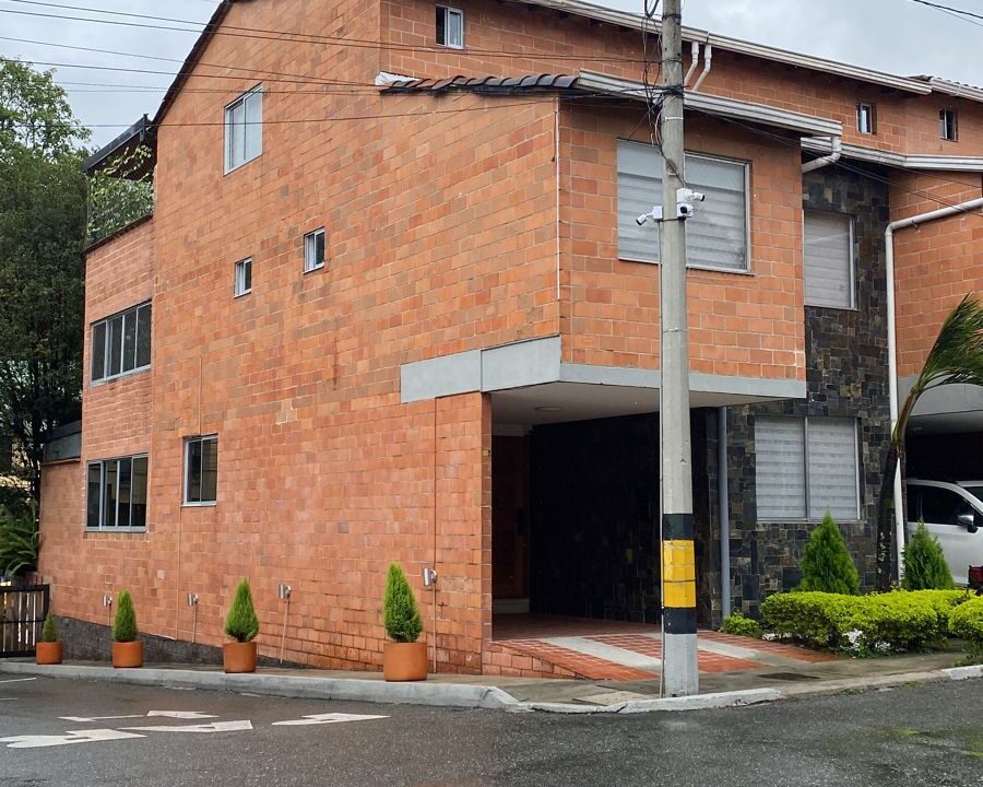 WhatsApp Image 2025-09-18 at 12.03.18 PM (2)